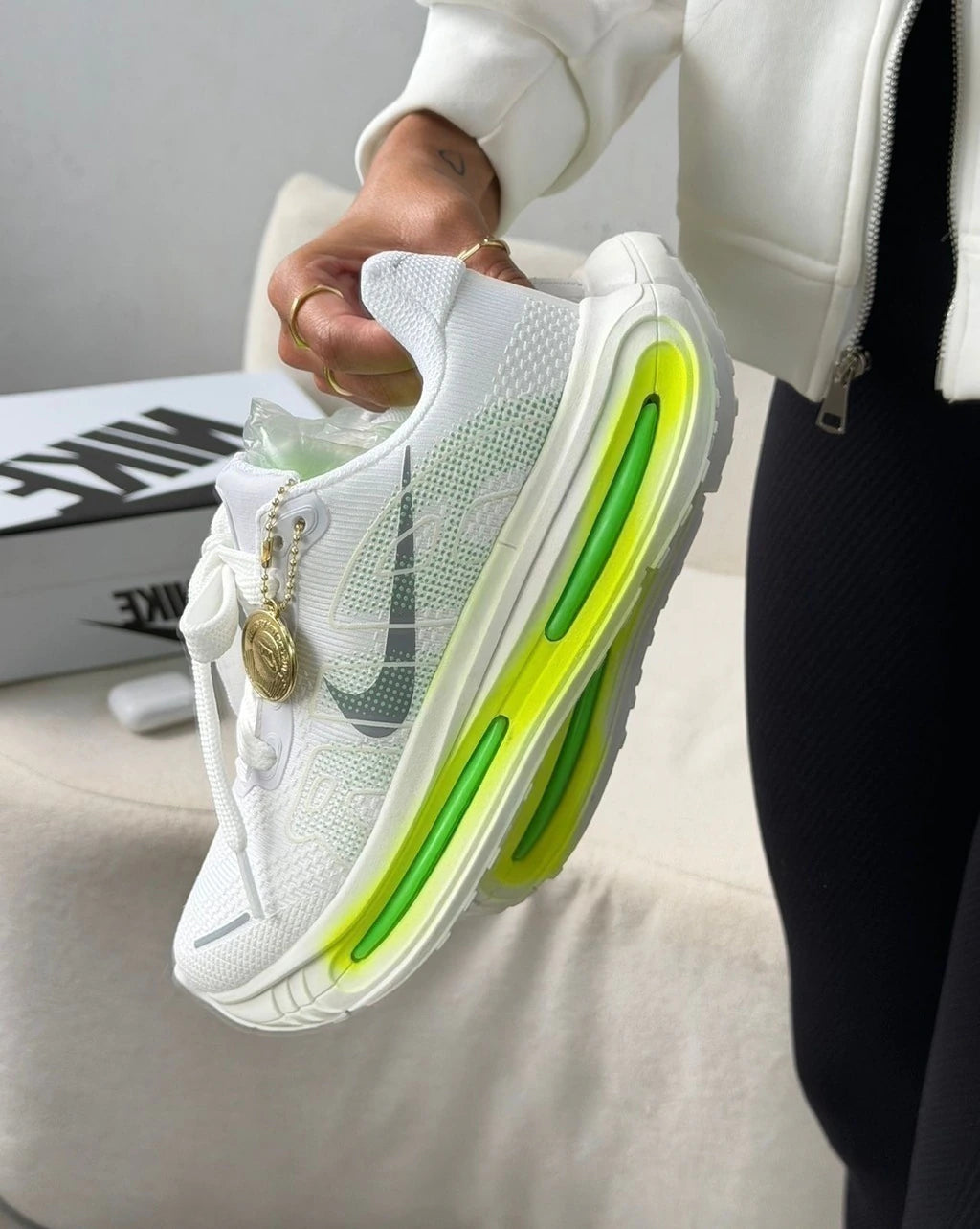 NIKE RUN VOMERO - BRANCO/VERDE