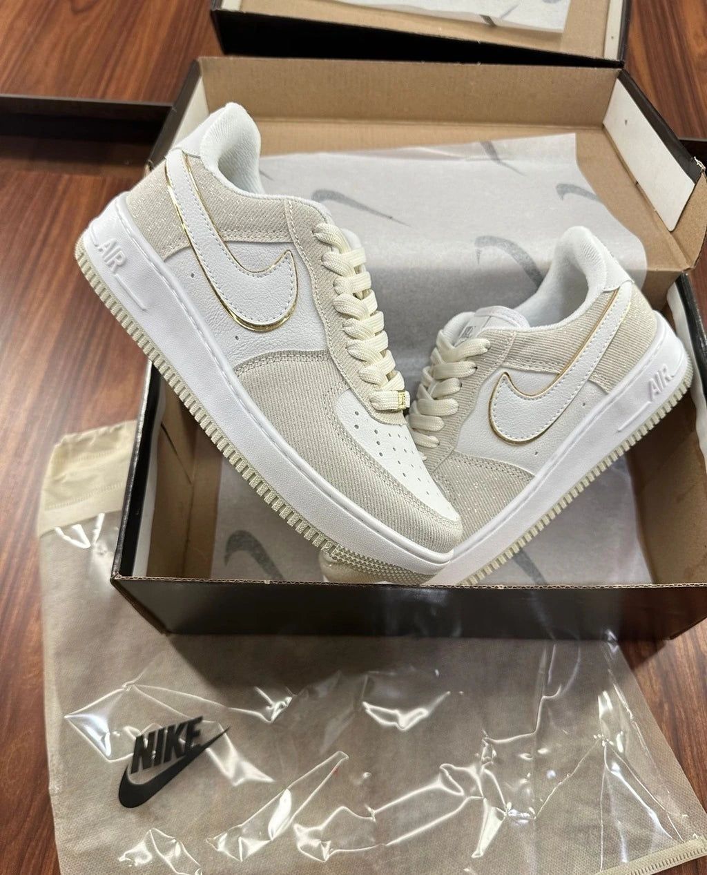 AIR FORCE LUXO - NUDE foto 2