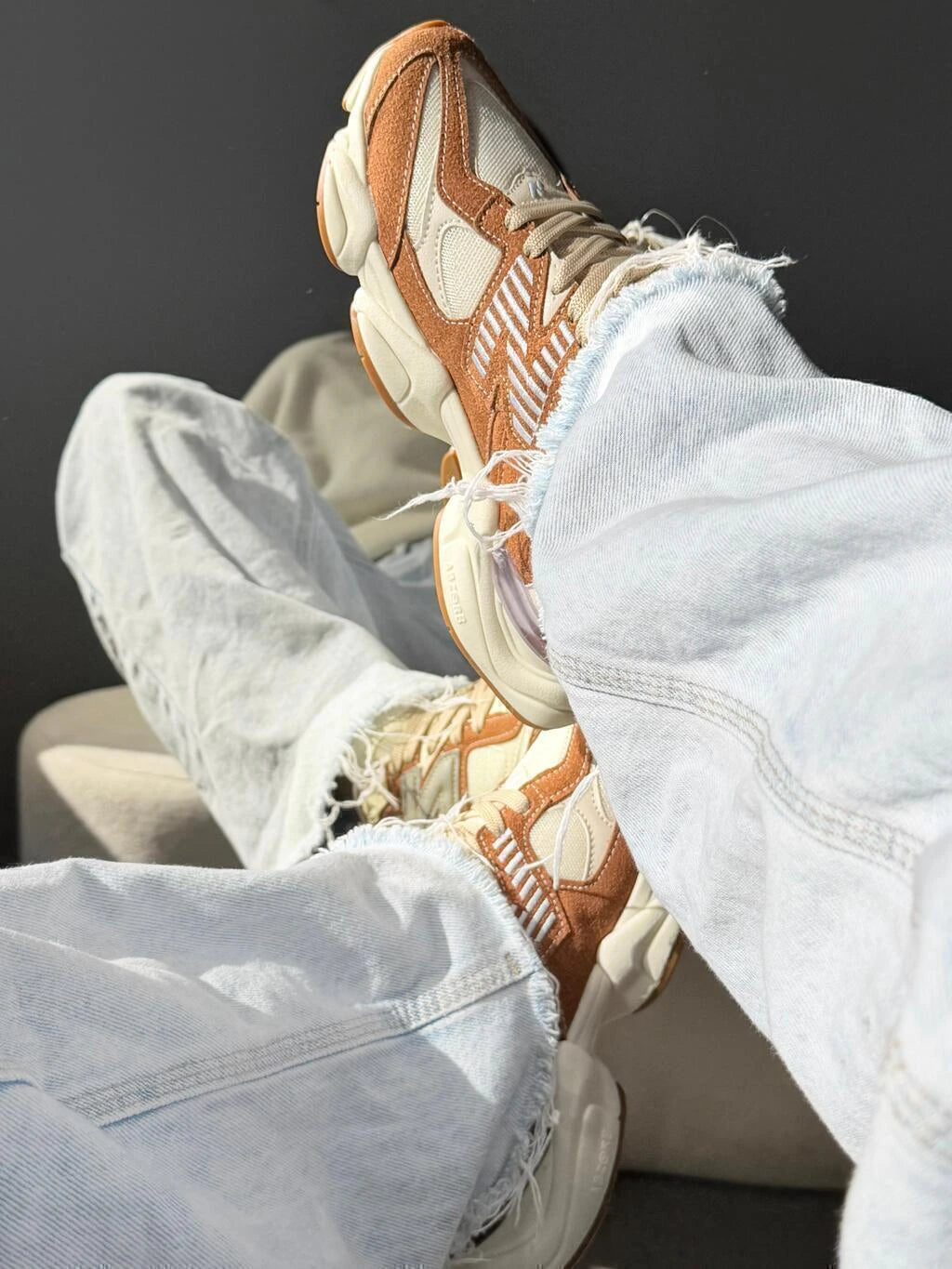 NEW BALANCE 9060 - CARAMELO foto 7