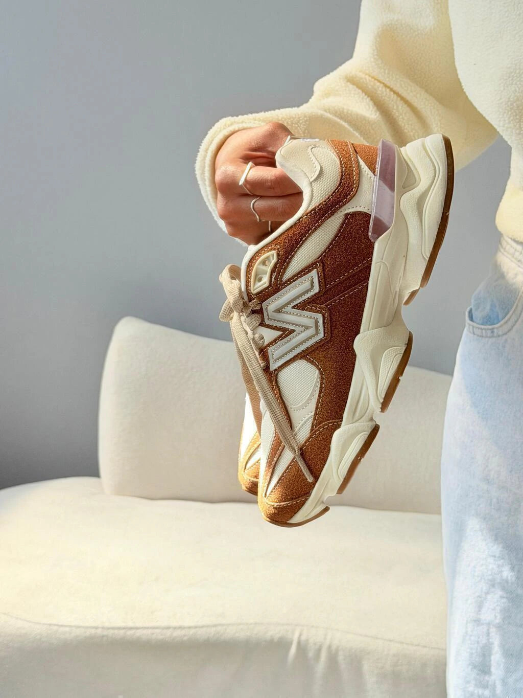 NEW BALANCE 9060 - CARAMELO foto 2