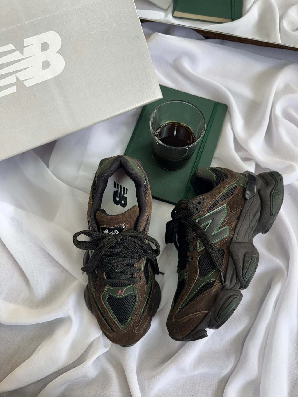 NEW BALANCE 9060 - MARROM/VERDE foto 3