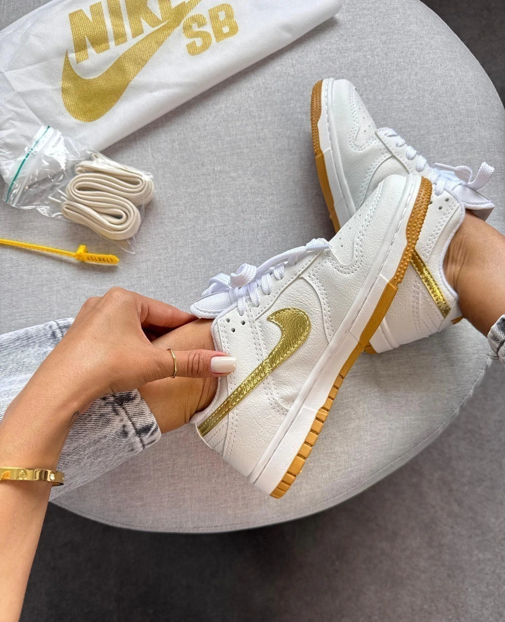 DUNK LOW DOURADO foto 2